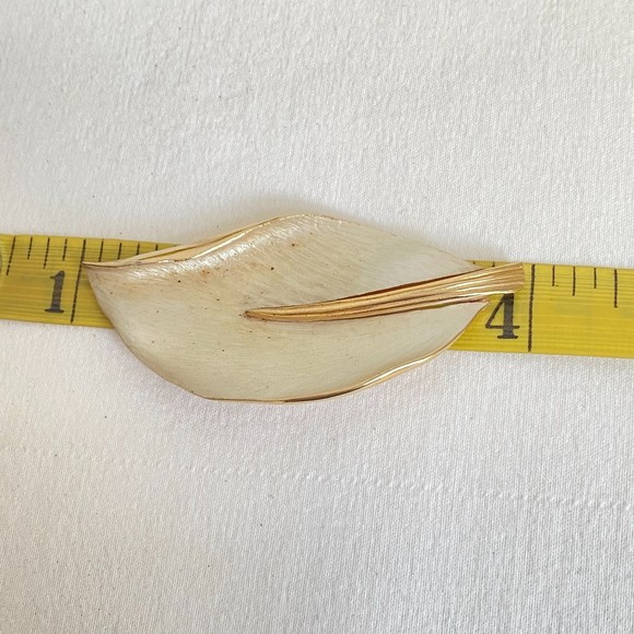 Pastelli Brushed Gold Tone Leaf Brooch - Picture 6 of 6